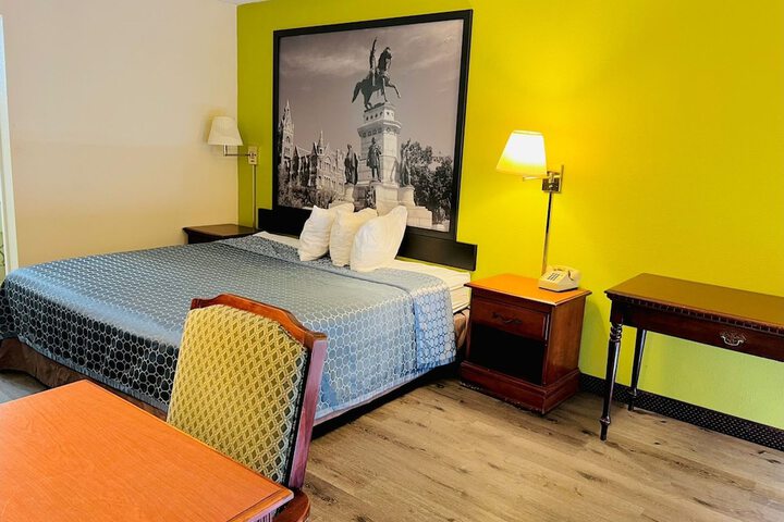 Room 17 of 22