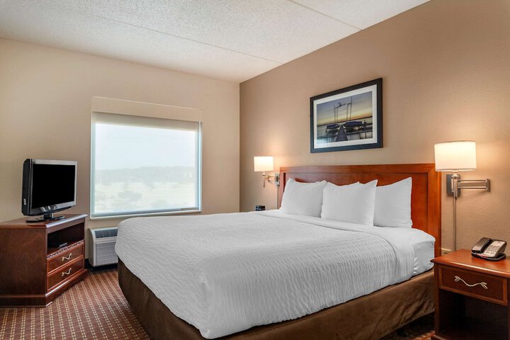 Room 53 of 65