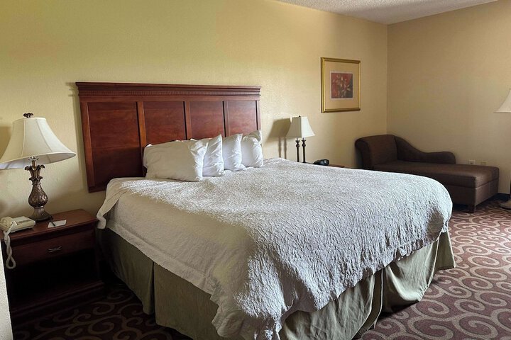 Room 5 of 7