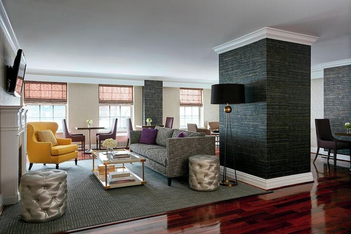 Lounge 68 of 91
