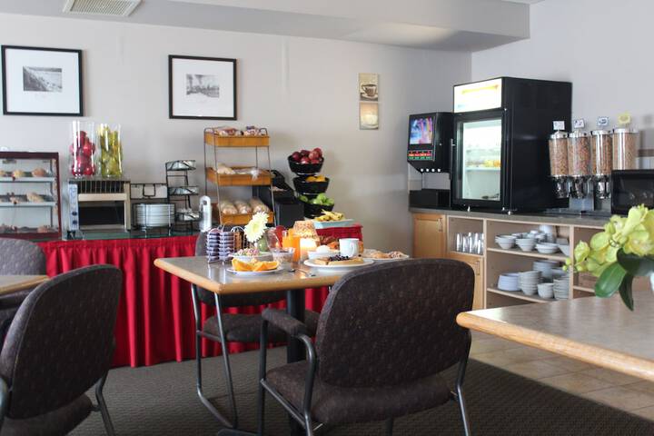 Breakfast/Coffee Service 40 of 44