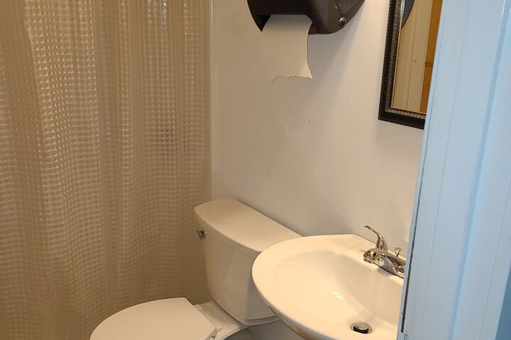 Room 11 of 19