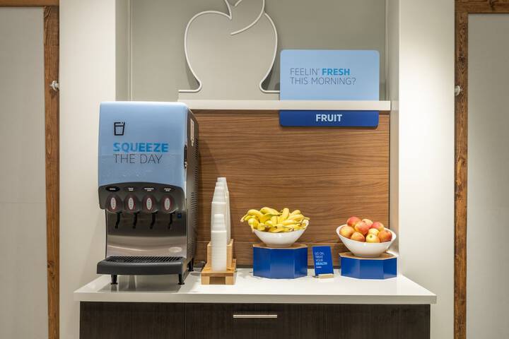 Holiday Inn Express & Suites Watertown by IHG