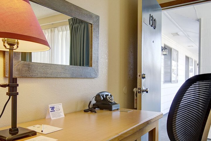 Super 8 by Wyndham Florence OR