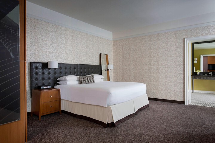 Room 34 of 62