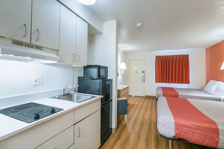 Room 11 of 32