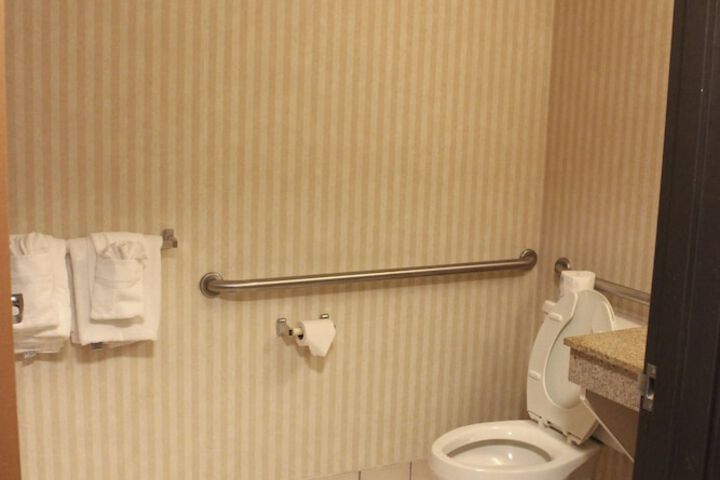 Room 6 of 27