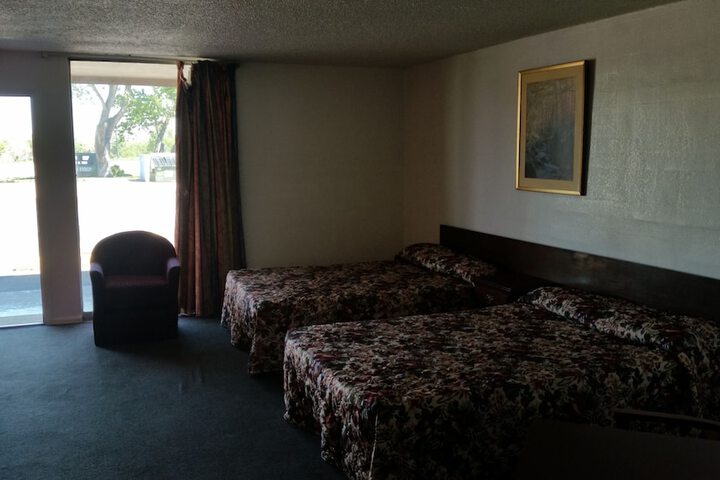 Room 8 of 18