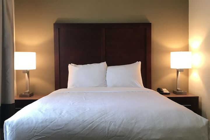 Comfort Suites Clarksville near Governors Square Mall