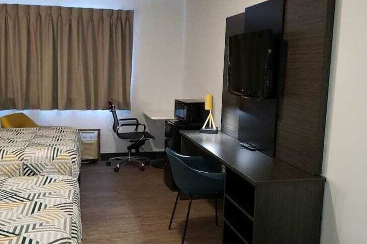 Motel 6 Kewanee IL