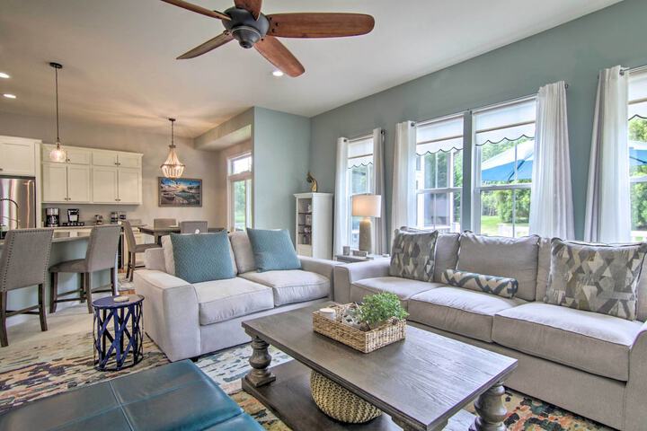 5 Mi to Bethany Beach: Chic Home w / Grill!