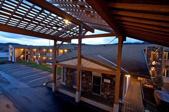 Hotel 3 of 100