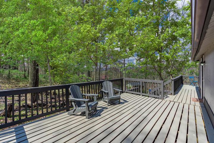 Hot Tub Wraparound Deck, & WiFi at Chalet Cabin