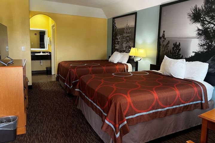 Room 10 of 30