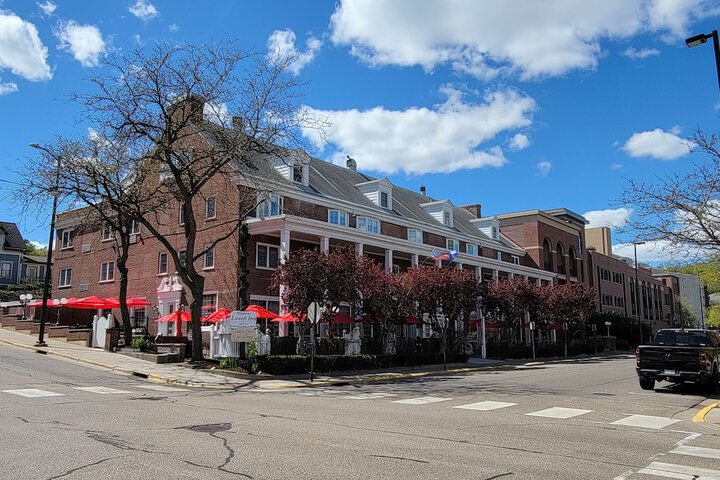 Lowell Inn