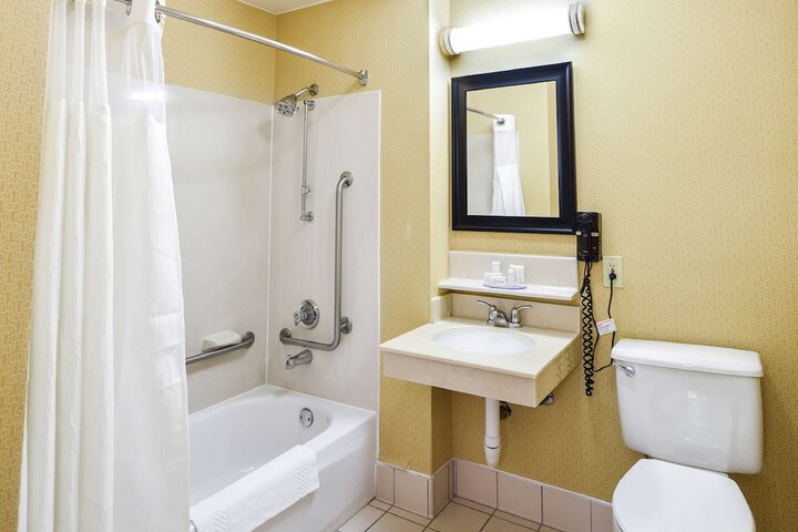 Room 15 of 22