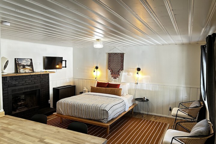 Room 46 of 80