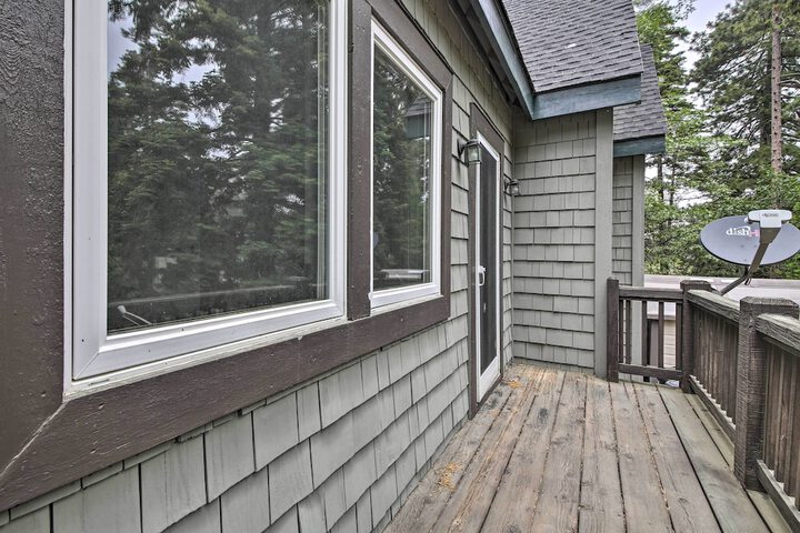 Incredible Lake Arrowhead Home w / Views & Decks!