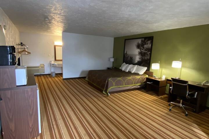 Room 22 of 38