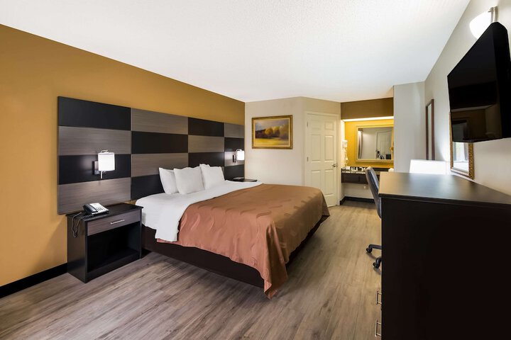 Room 17 of 39