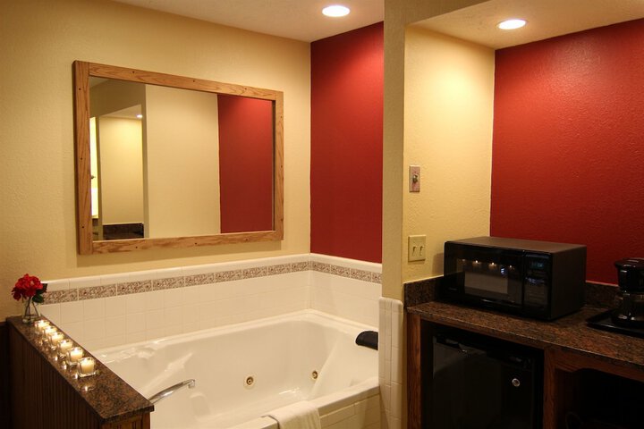 Hot Tub 51 of 65