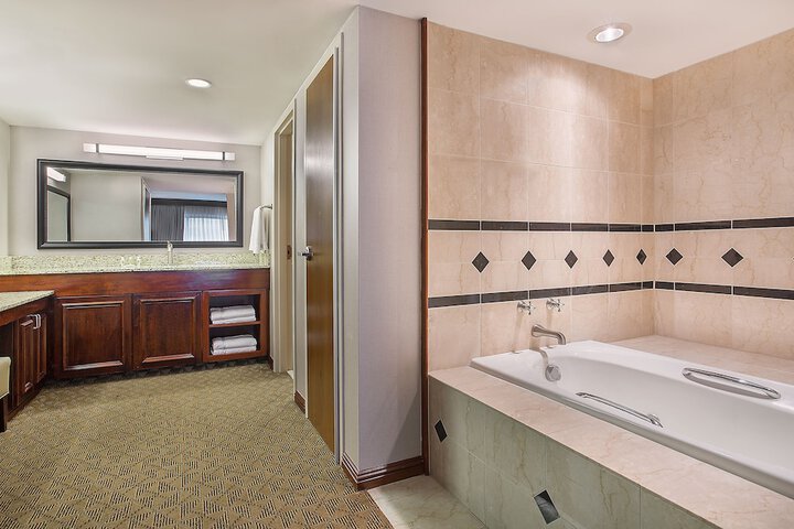 Holiday Inn University Plaza-Bowling Green by IHG