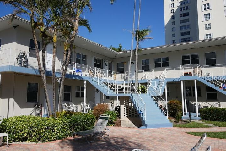 Hotel Exterior 175 of 184