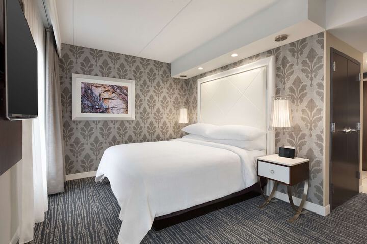 Room 8 of 34