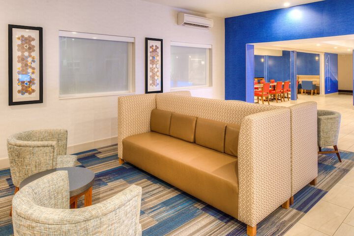 Holiday Inn Express Newberg - Wine Country by IHG