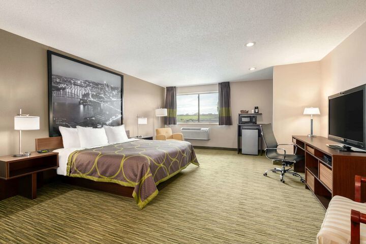Room 5 of 33