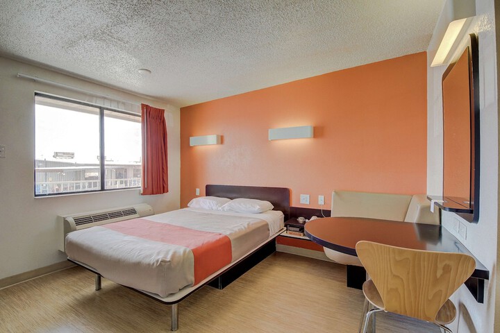 Room 17 of 37