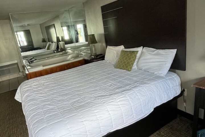 Room 52 of 79