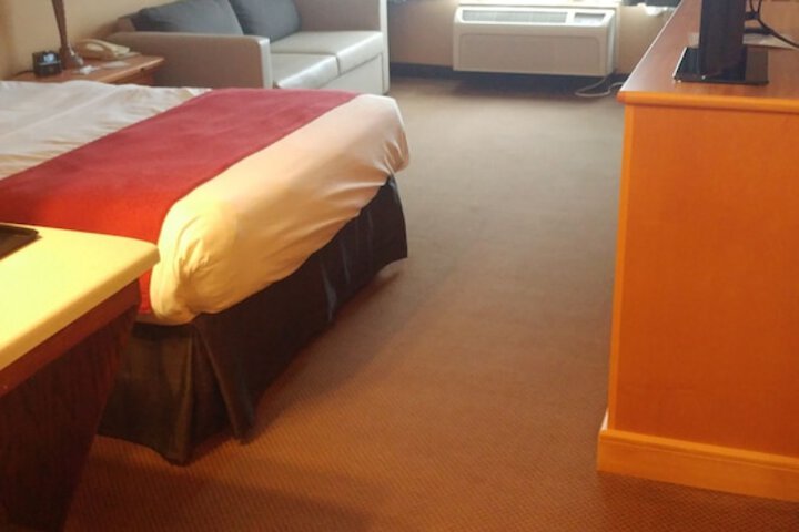 Country Inn & Suites by Radisson Waterloo, IA