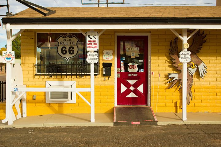 Brads Desert Inn