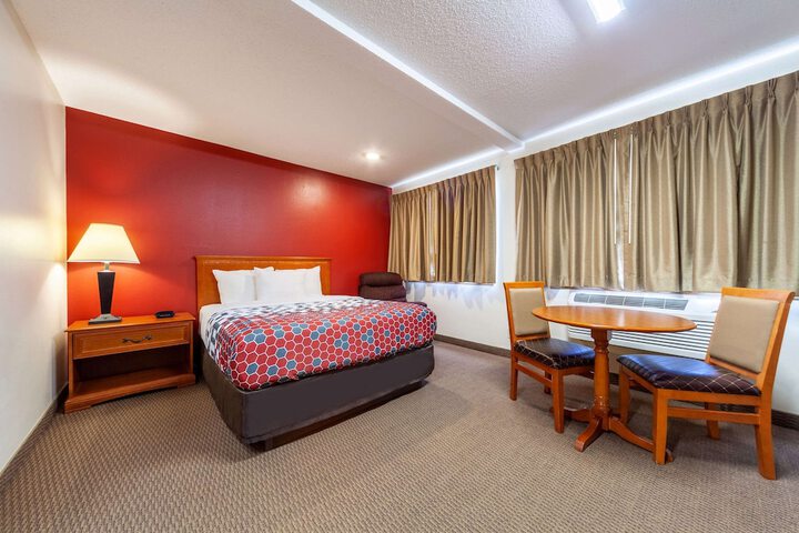 Room 6 of 30