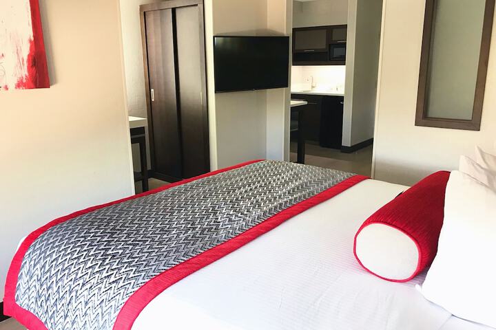 Ramada by Wyndham Suites Orlando Airport
