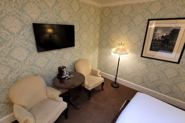 Room 49 of 104