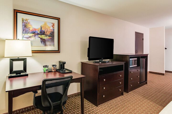 Clarion Hotel Convention Center