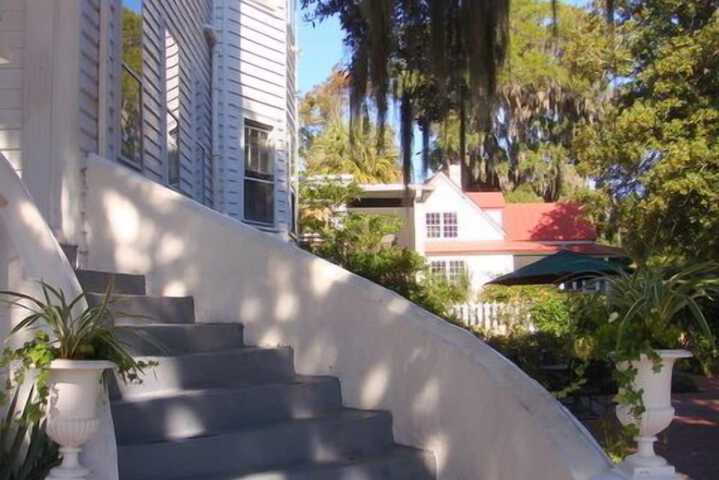 Hotel 3 of 107