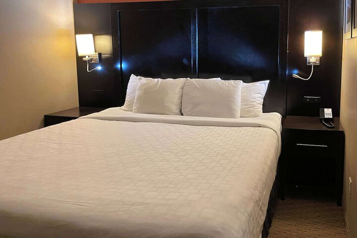 Room 32 of 49