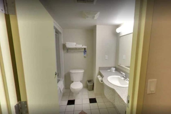 Room 47 of 77