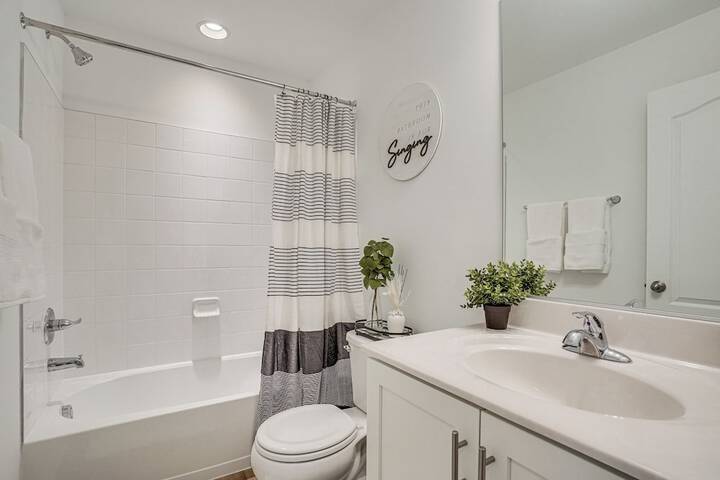 Great for Families! Townhome 9 Mi to Harpers Ferry