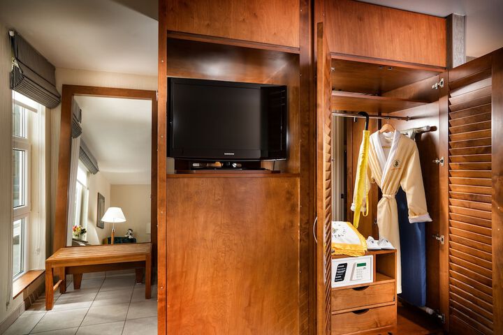 Room 11 of 35