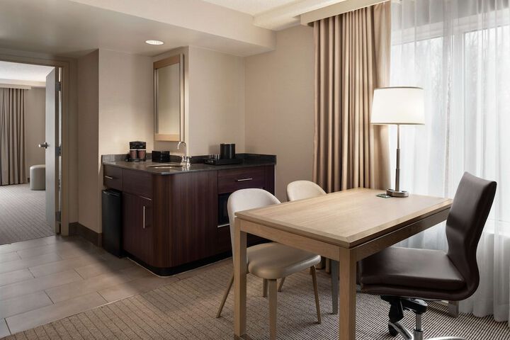Embassy Suites by Hilton Cleveland Rockside