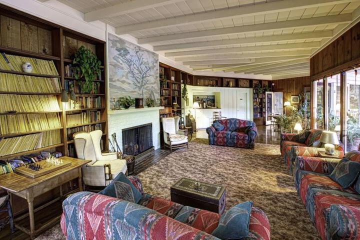 BLUE SKY LODGE