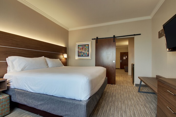 Holiday Inn Express Hotel & Suites Vernon College Area by IHG