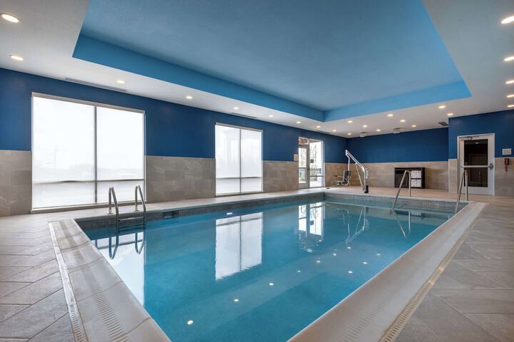 Pool 10 of 36