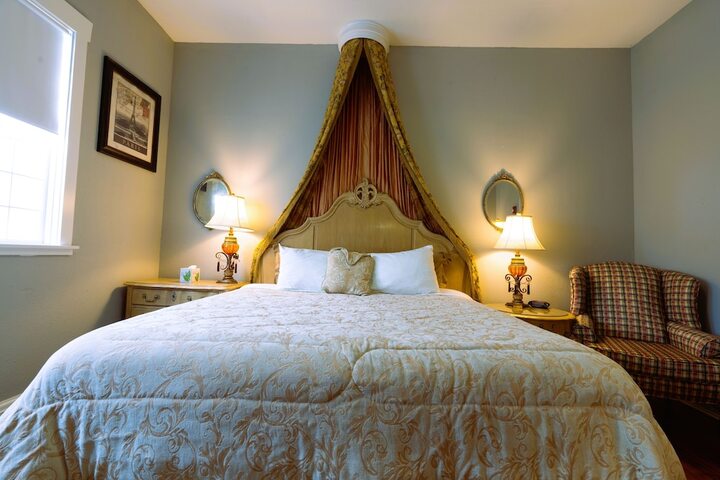 Room 172 of 271