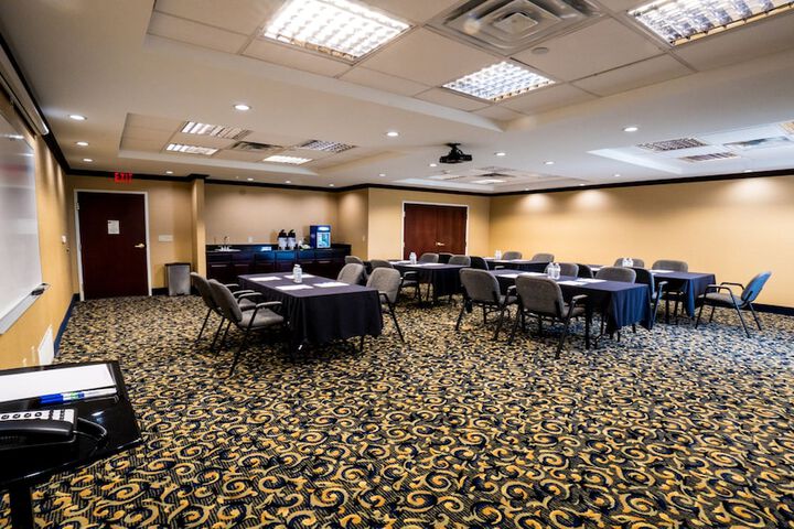 Holiday Inn Express & Suites Pampa by IHG