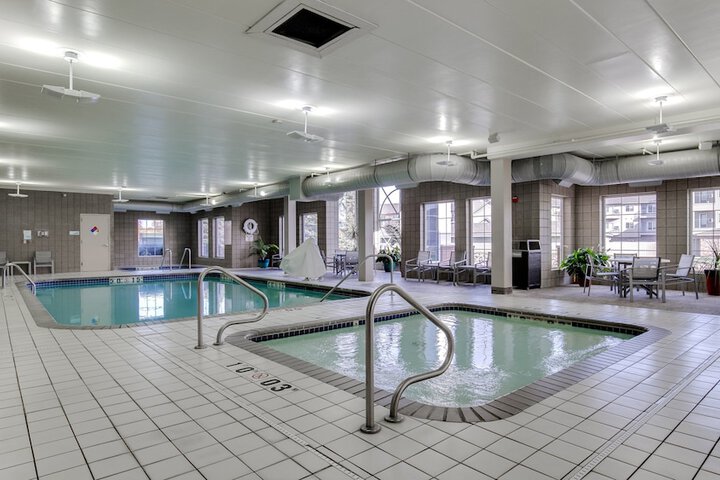 Holiday Inn Express Hotel & Suites St. Cloud by IHG